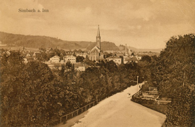 Ansichtskarte mit Blick vom Bahnhof aus über Simbach, um 1905