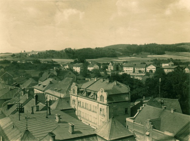 Blick vom Rathausturm zur Inn- und Lindenstraße, um 1940