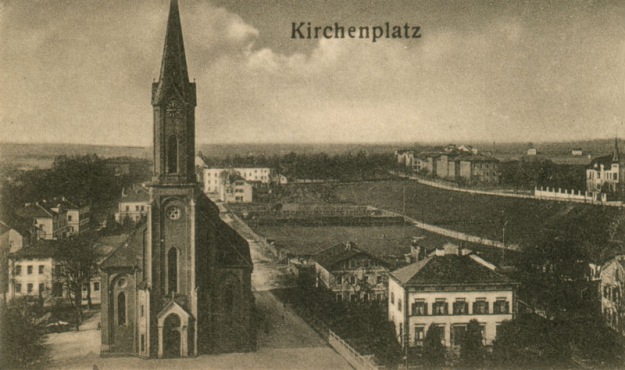 Pfarrkirche St. Marien mit Pfarrhof vom Rathaus aus aufgenommen, um 1913