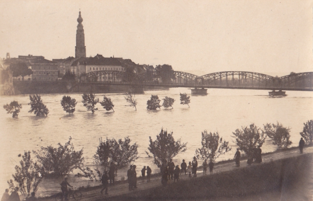 Innbrücke beim Inn-Hochwasser 1920 (Familienarchiv Lehner)