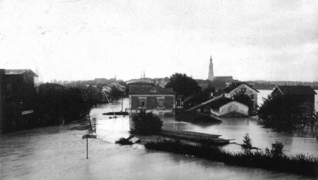 Hochwasser 1899, Blick vom Viadukt auf die äußere Innstraße (entnommen aus dem Buch