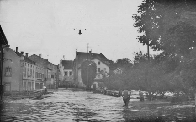 Simbach-Hochwasser 1938 in der Passauer Straße (Archiv Huber)