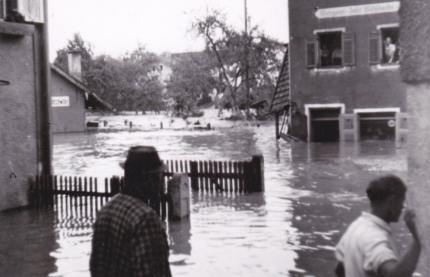 Die Metzgerei Josef Mühldorfer im Hochwasser 1954