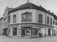 Ansicht des Kurz- und Galanteriewarengeschäfts von Martin Wiedemann an der Ecke Inn- und Münchnerstraße, um 1900