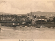 Ansichtskarte von der Innbrücke Richtung Simbach mit der Rückseite des Brückenportals, um 1915