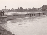 Innbrücke beim Inn-Hochwasser 1954 (Familienarchiv Lehner)