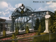 Der Braunauer Brückenkopf mit Kaiserdenkmal, um 1918