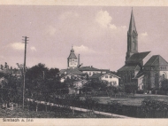 Kirche und Rathausturm von der Münchner Straße aus aufgenommen, um 1920