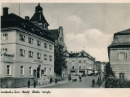 Ansicht der im Dritten Reich umbenannten Innstraße zwischen Stadt-Apotheke und Kaufhaus Mühldorfer