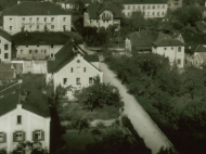 Die Kirchenstraße, an der Kreuzung zur Münchner Straße