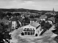 Blick vom Bahnhof in die Maximilian- und Anton-Gober-Straße, um 1935